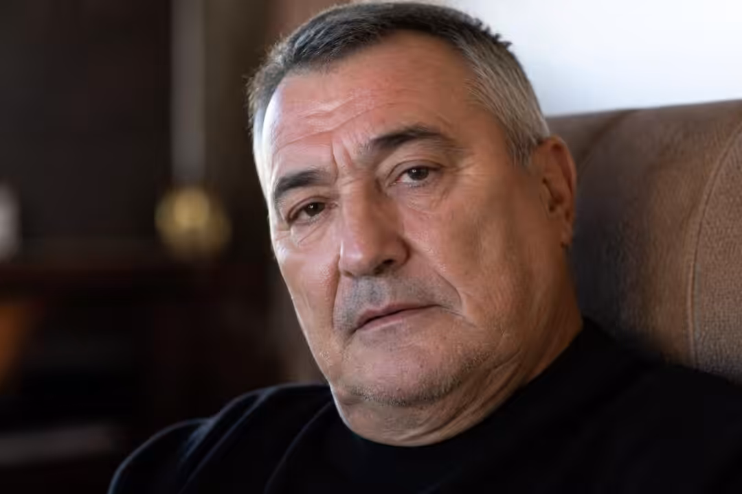 jean-marie bigard parle ouvertement de son état de santé actuel et des séquelles persistantes de son avc, offrant un témoignage sincère sur son combat pour la récupération.